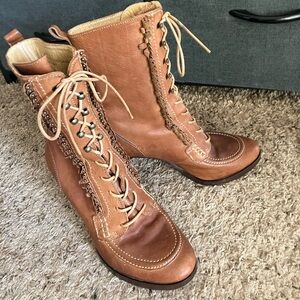 Frye Bella Hi Flower Lace Fringe boot.  Sz 8